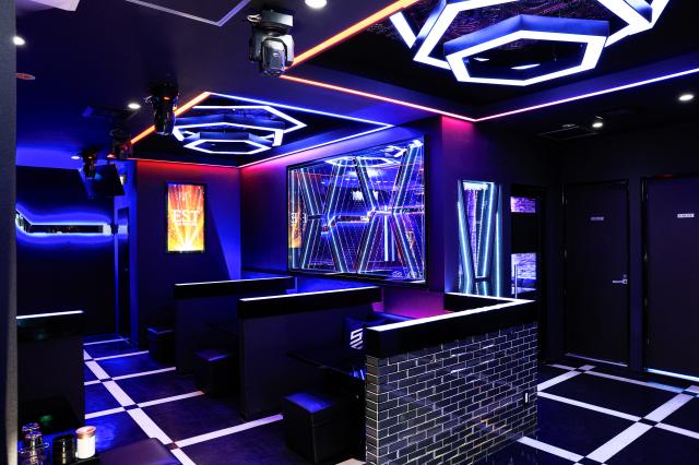 高松 ホスト EST店内2