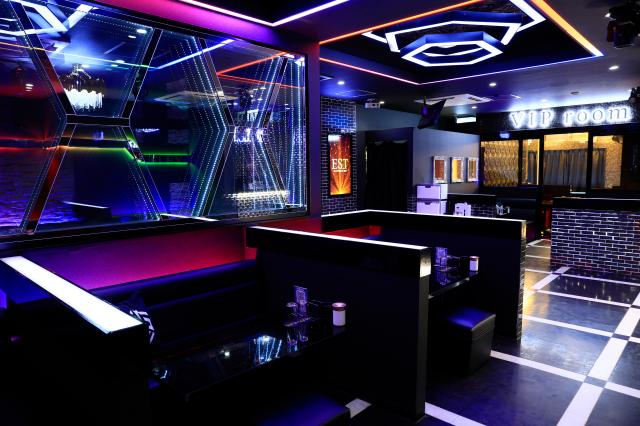 高松 ホスト EST店内5