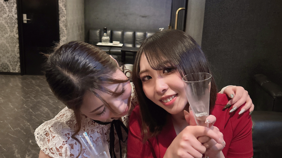 まだ酔う前のゆめとカメラを見ないチーママ。撮影者:飲むために来た私