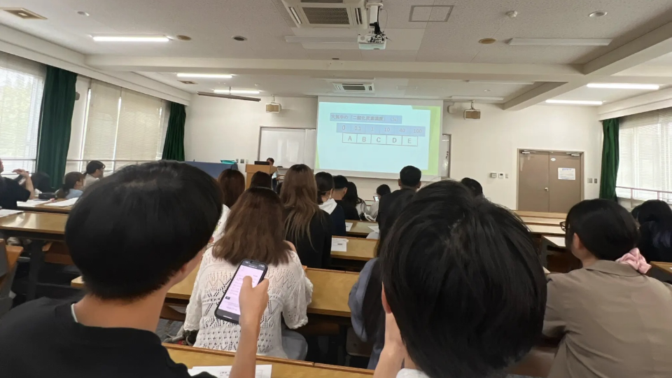 単位足りるかなあ～💦雨で髪うねるので、今日は結びます🎀