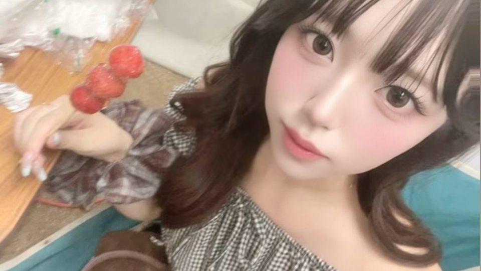 いちご飴🍓✨️✨️って写真だけどほぼ顔しか写ってないです（笑）