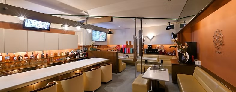  スナック La・Mure店内1