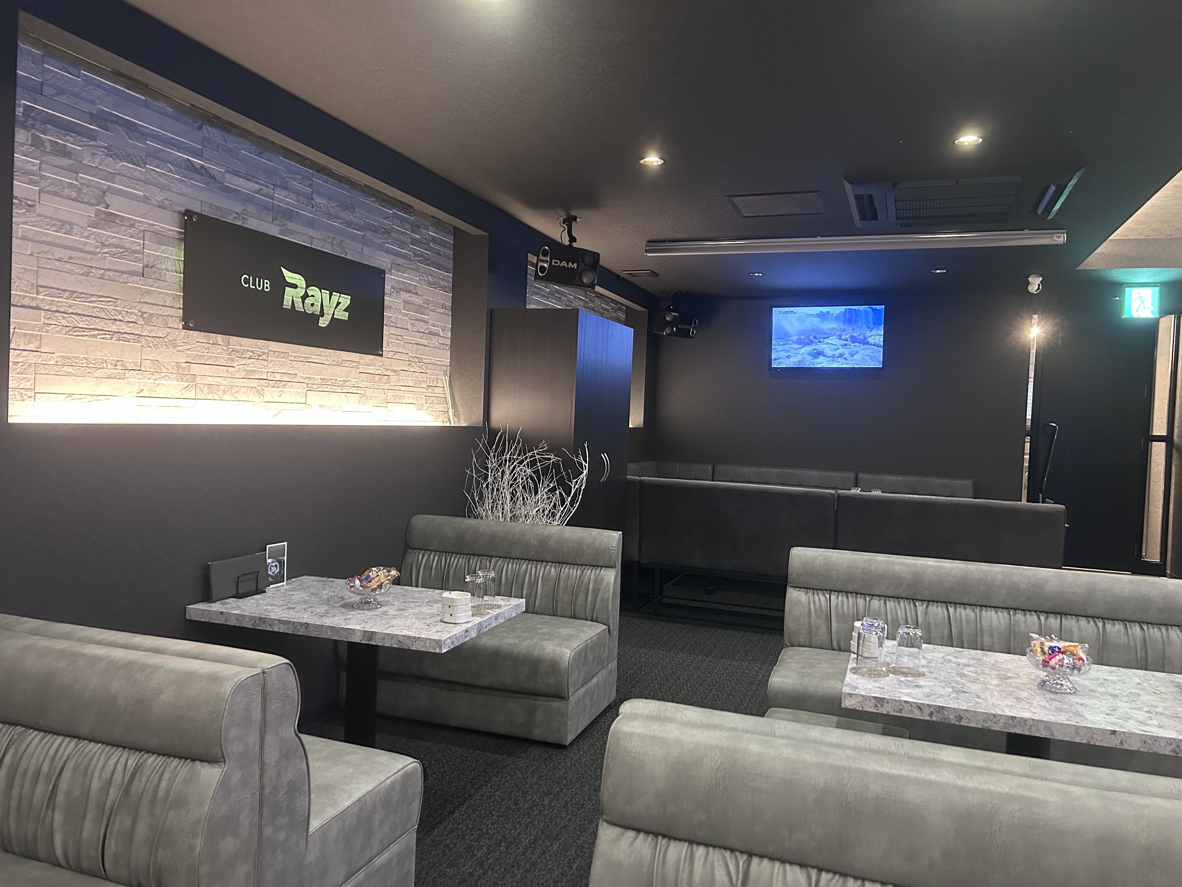 高松 ラウンジ CLUB RAYZ店内1