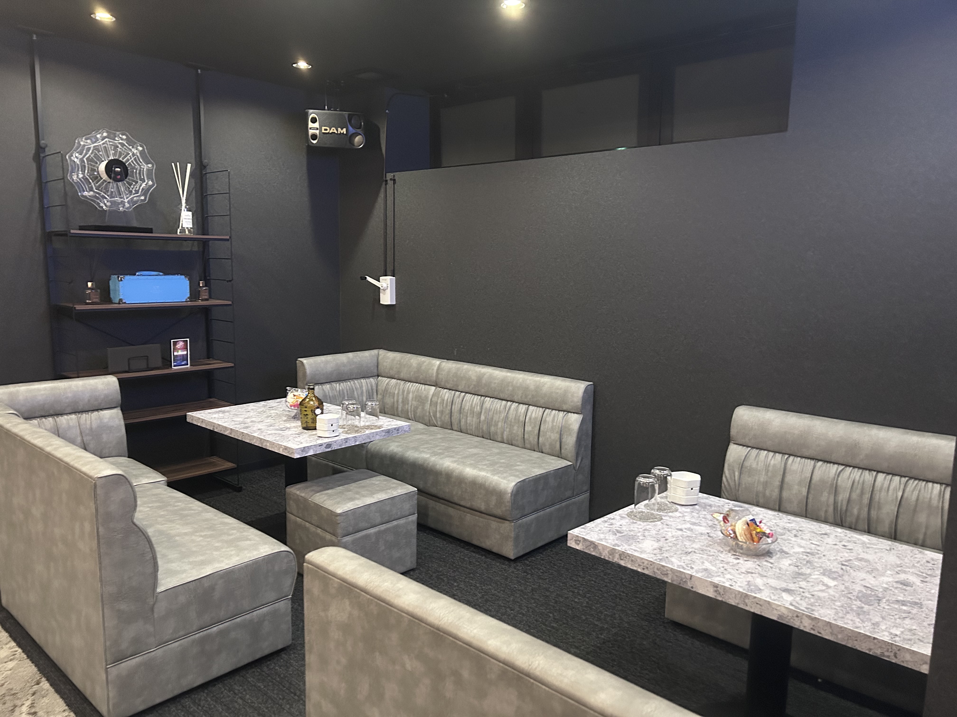 高松 ラウンジ CLUB RAYZ店内2