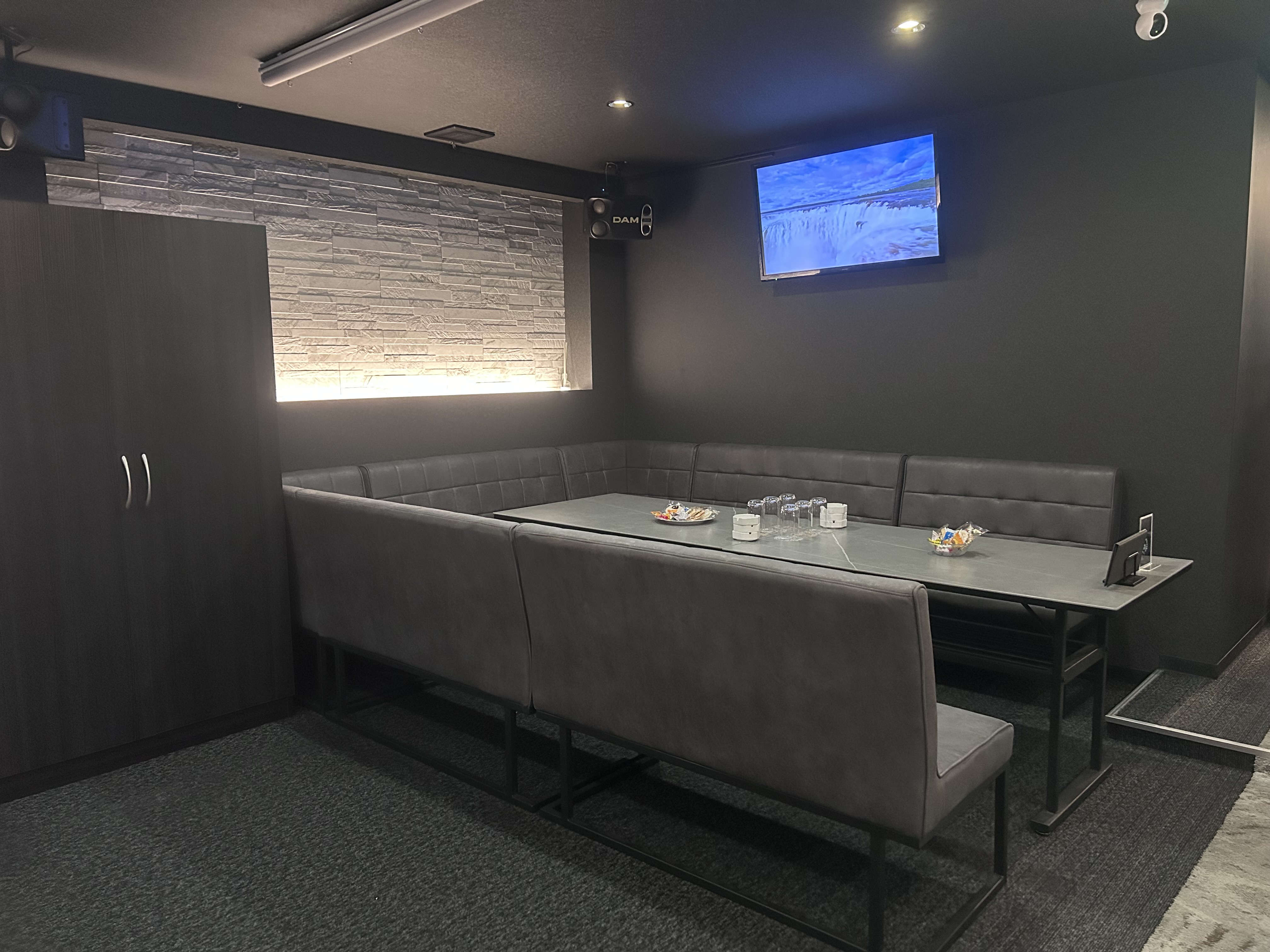 高松 ラウンジ CLUB RAYZ店内3